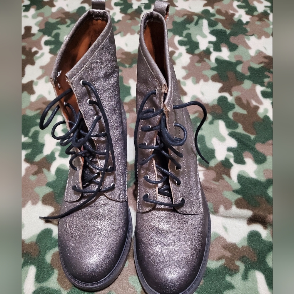 Lucky Brand distressed women's  laced boots SZ 11M in excellent condition.